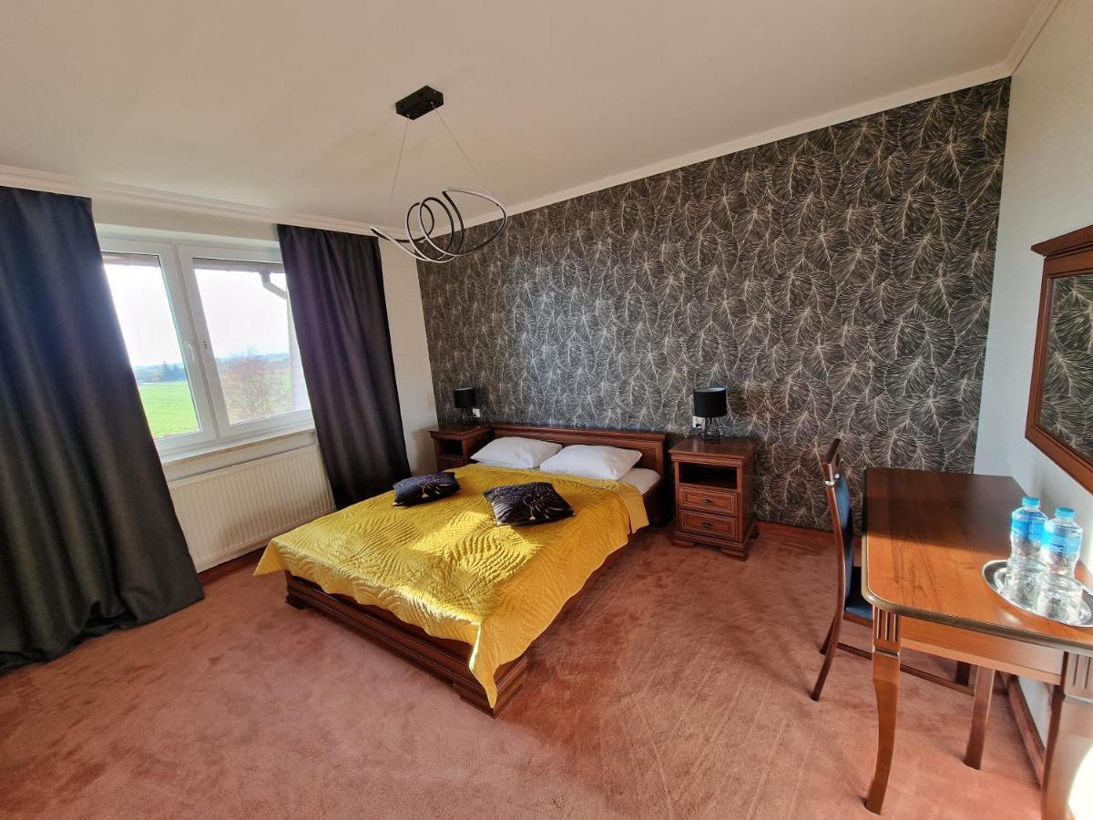 Hotel Podroznik Koszuty Ngoại thất bức ảnh