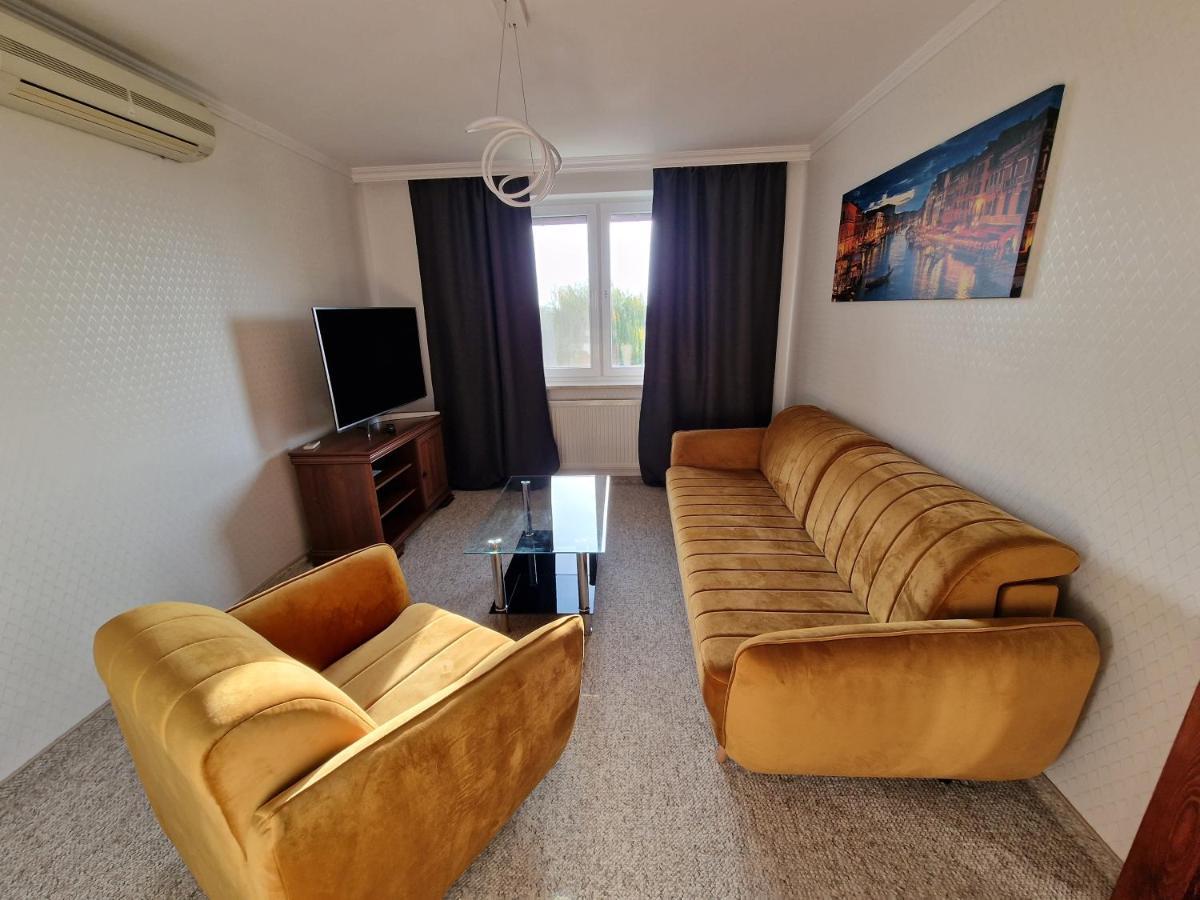 Hotel Podroznik Koszuty Ngoại thất bức ảnh