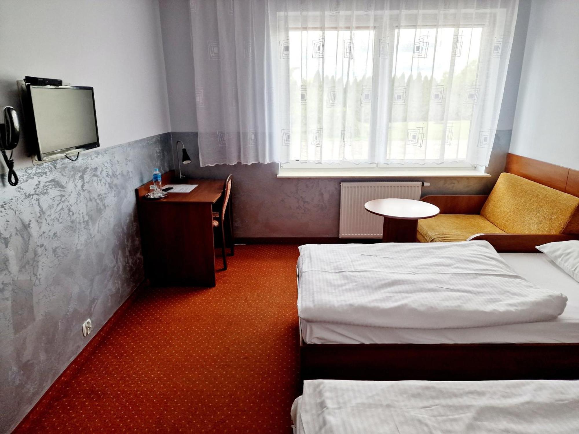Hotel Podroznik Koszuty Ngoại thất bức ảnh