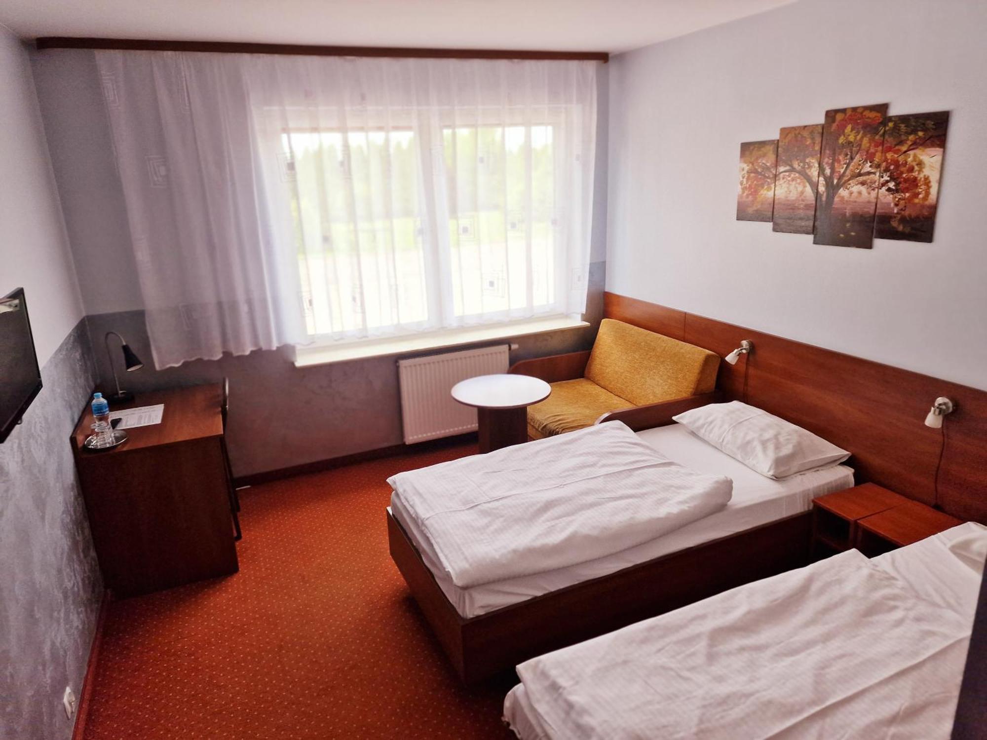 Hotel Podroznik Koszuty Ngoại thất bức ảnh