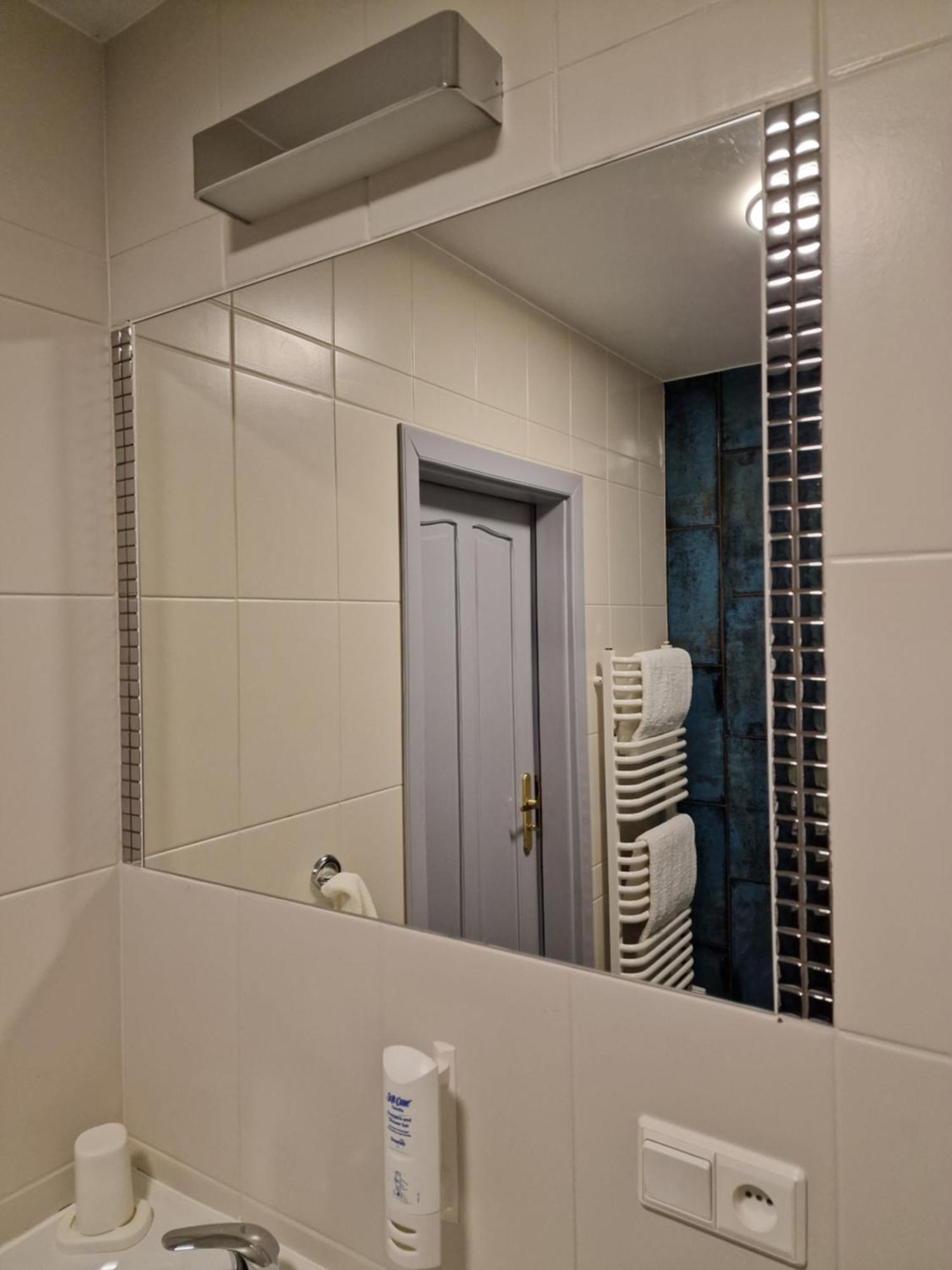 Hotel Podroznik Koszuty Ngoại thất bức ảnh