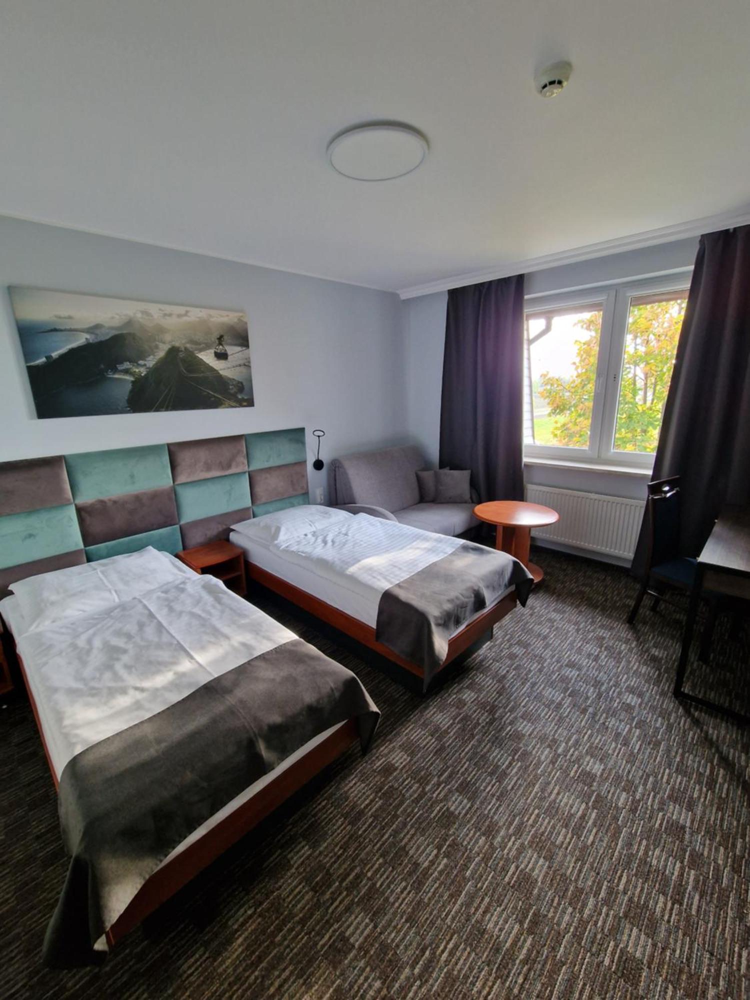 Hotel Podroznik Koszuty Ngoại thất bức ảnh