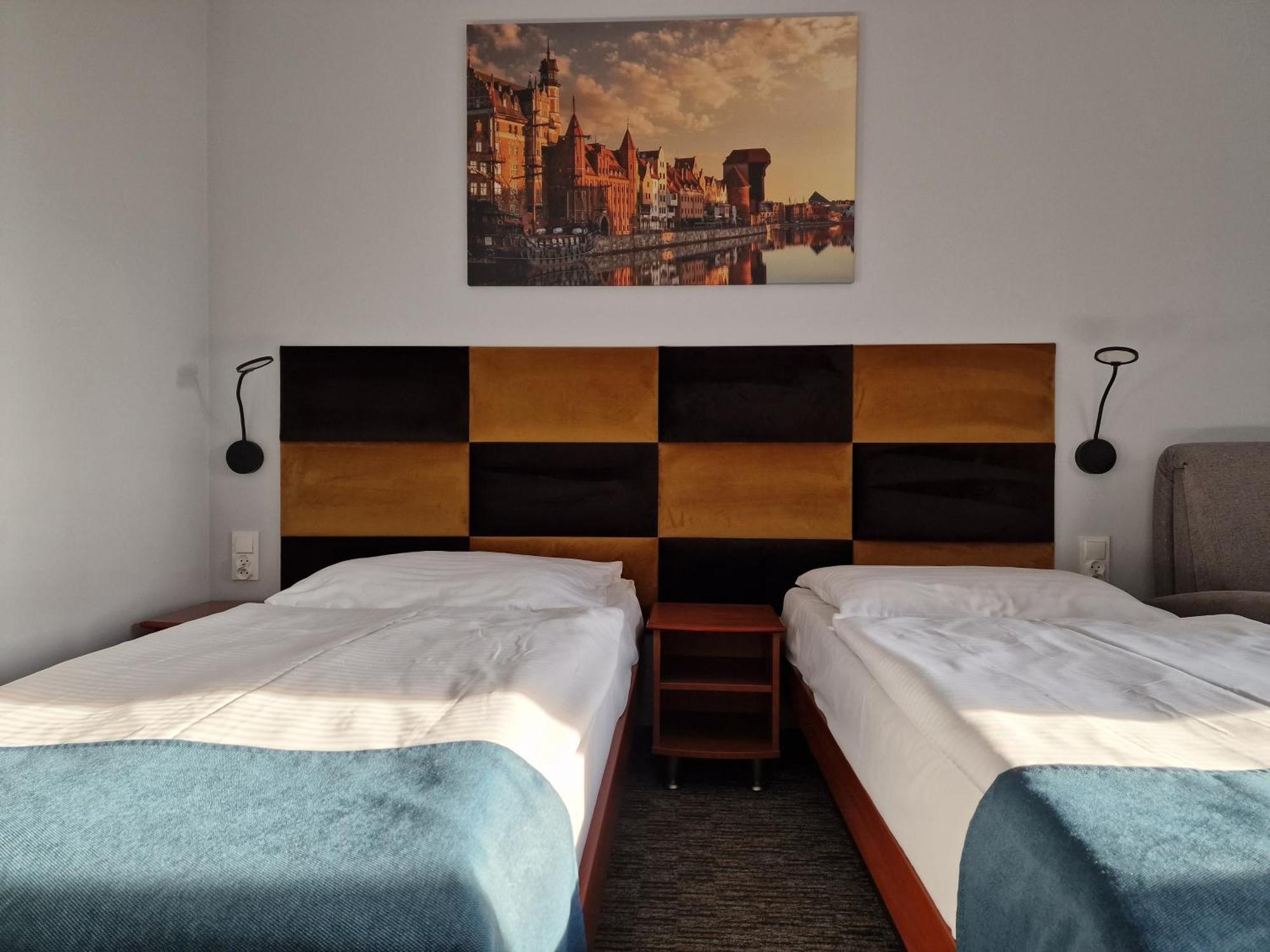Hotel Podroznik Koszuty Ngoại thất bức ảnh