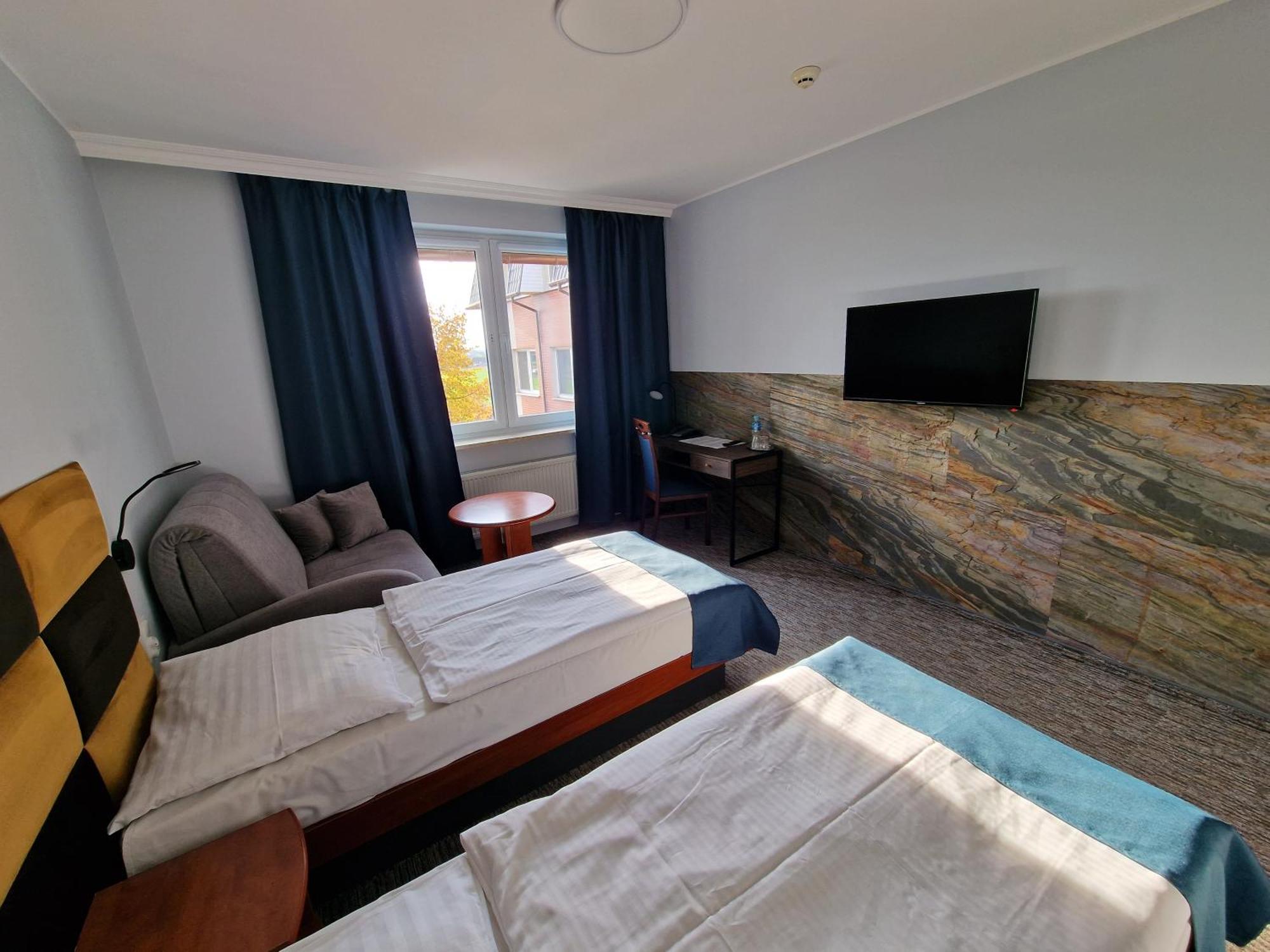 Hotel Podroznik Koszuty Ngoại thất bức ảnh