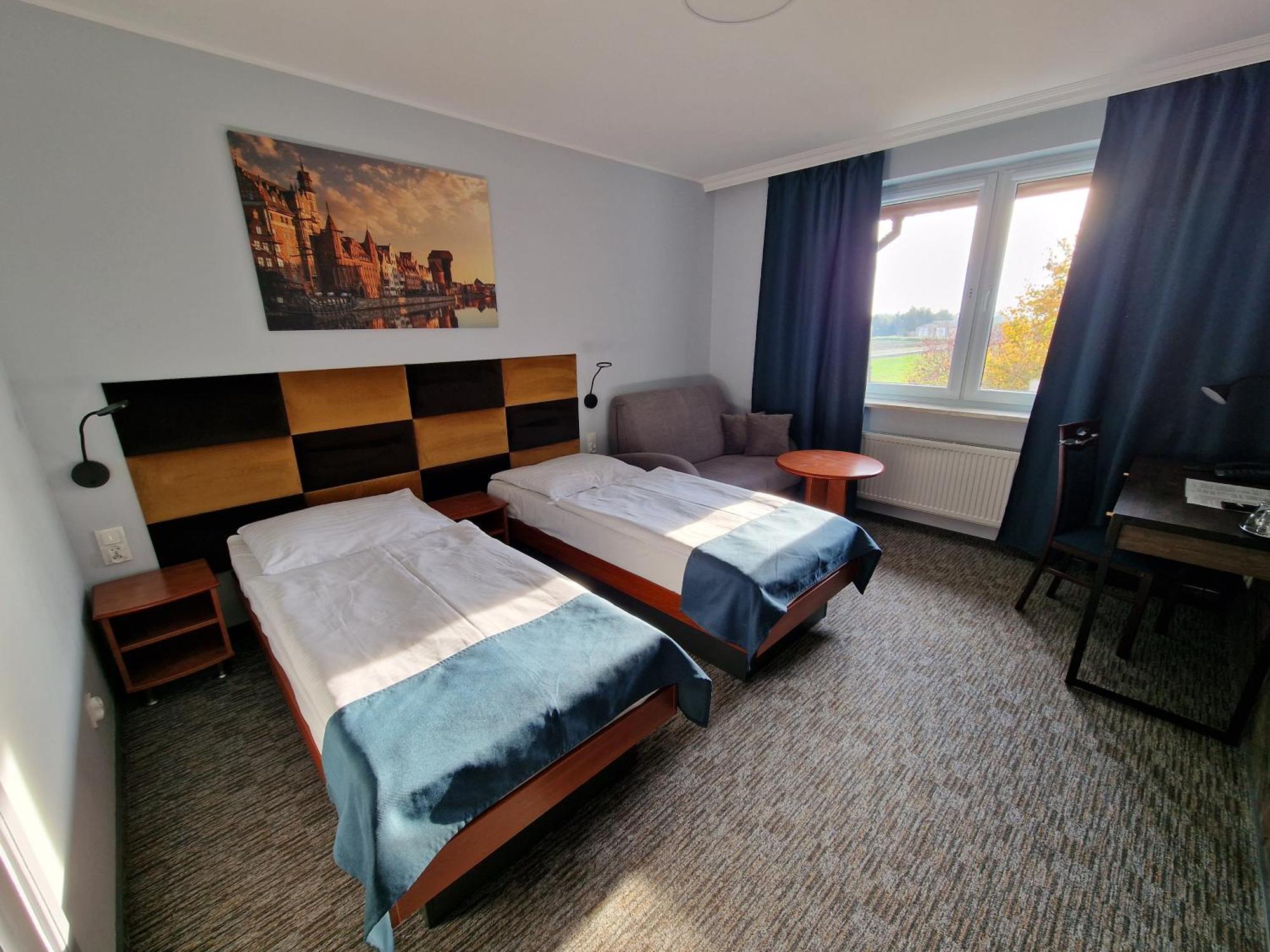 Hotel Podroznik Koszuty Ngoại thất bức ảnh