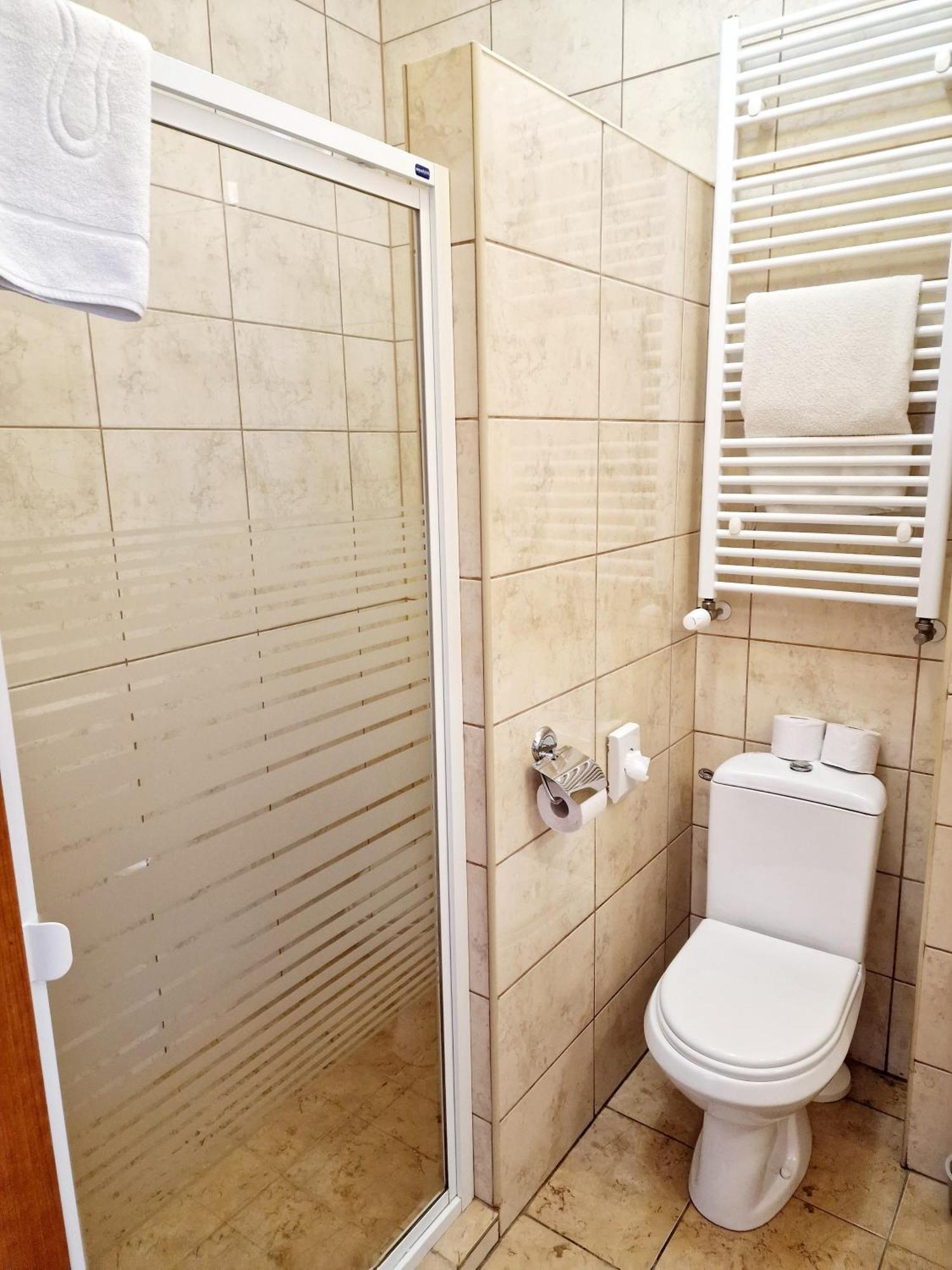 Hotel Podroznik Koszuty Ngoại thất bức ảnh