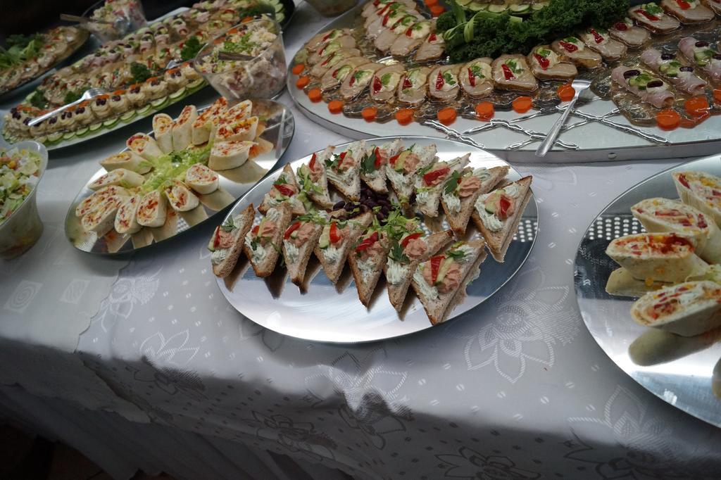 Hotel Podroznik Koszuty Ngoại thất bức ảnh