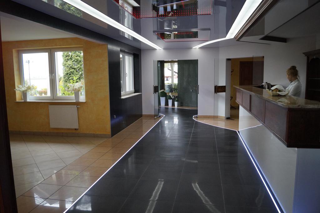 Hotel Podroznik Koszuty Ngoại thất bức ảnh